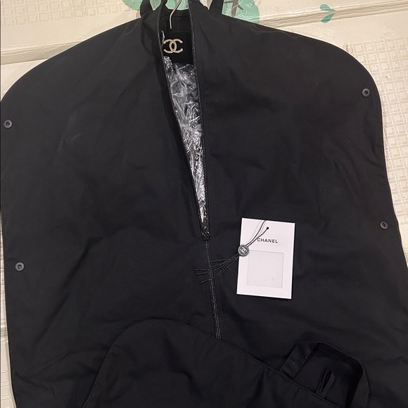 CHANEL Black Garment Cover and hanger with CHANEL logo - Picture 2 of 4